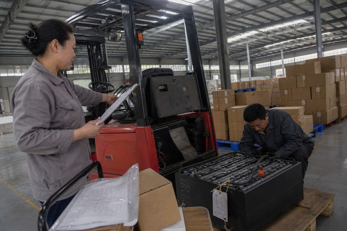 Cost components to include when calculating electric forklift landed cost (ID#2)