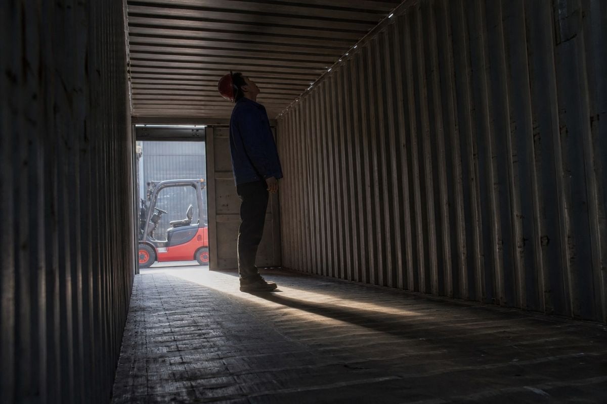 Safety checks for container securing including lashing points, chocks, and blocking materials (ID#4)