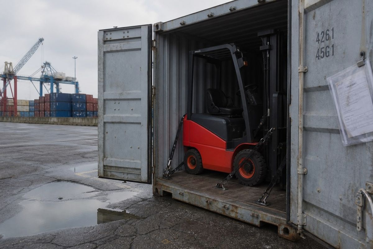 Tips to avoid customs delays when shipping forklifts to Europe with proper documentation (ID#5)